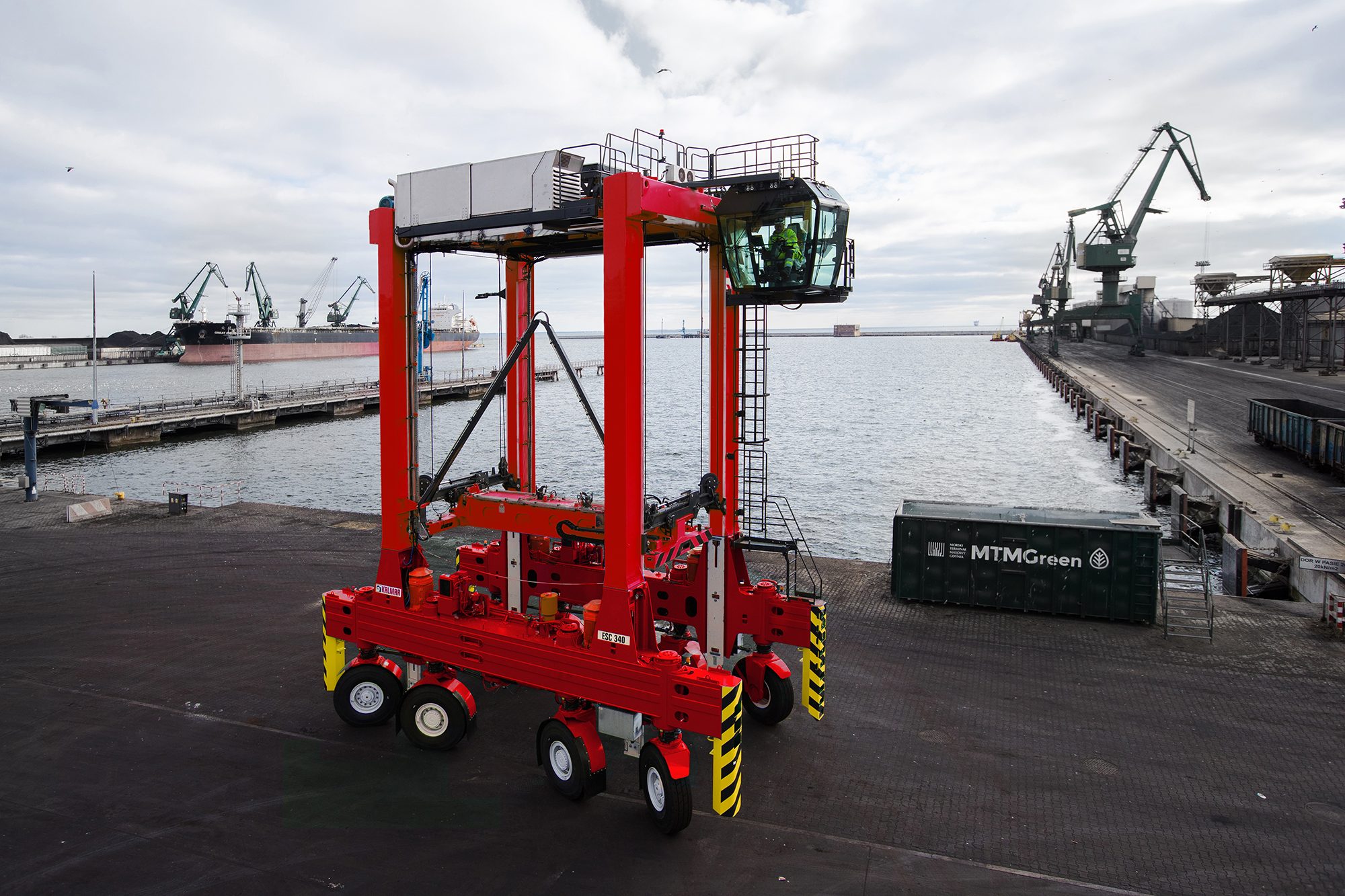 image-kalmar-next-generation-straddle-carrier